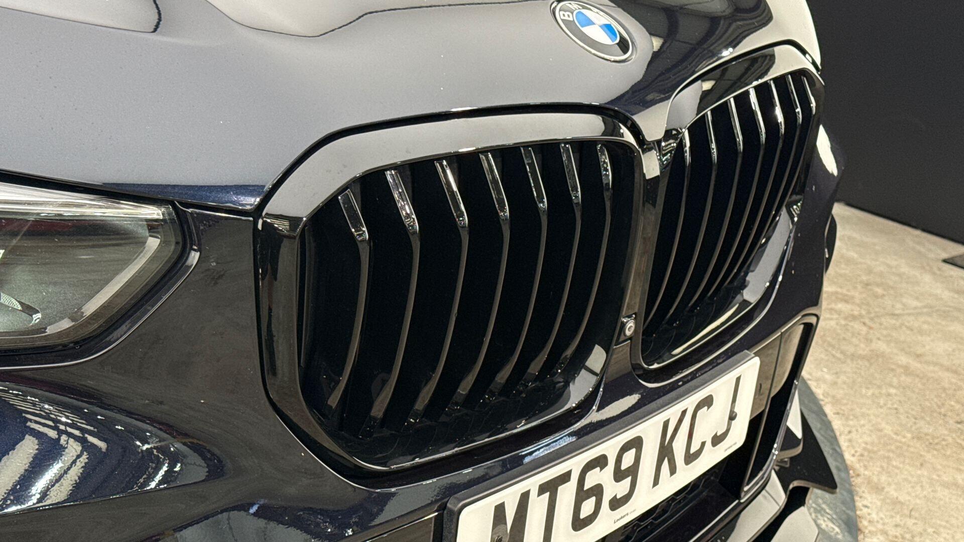 BMW X5 view 35