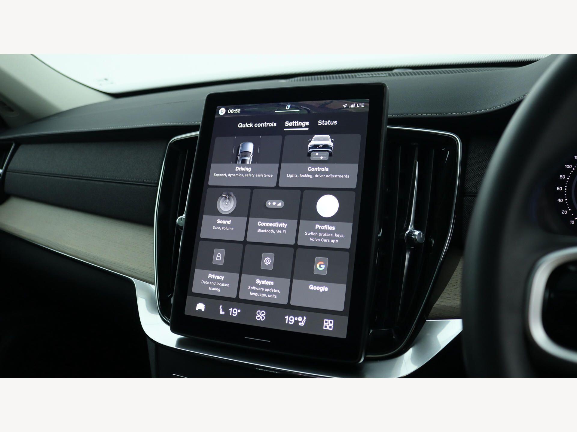 Volvo XC90 view 19