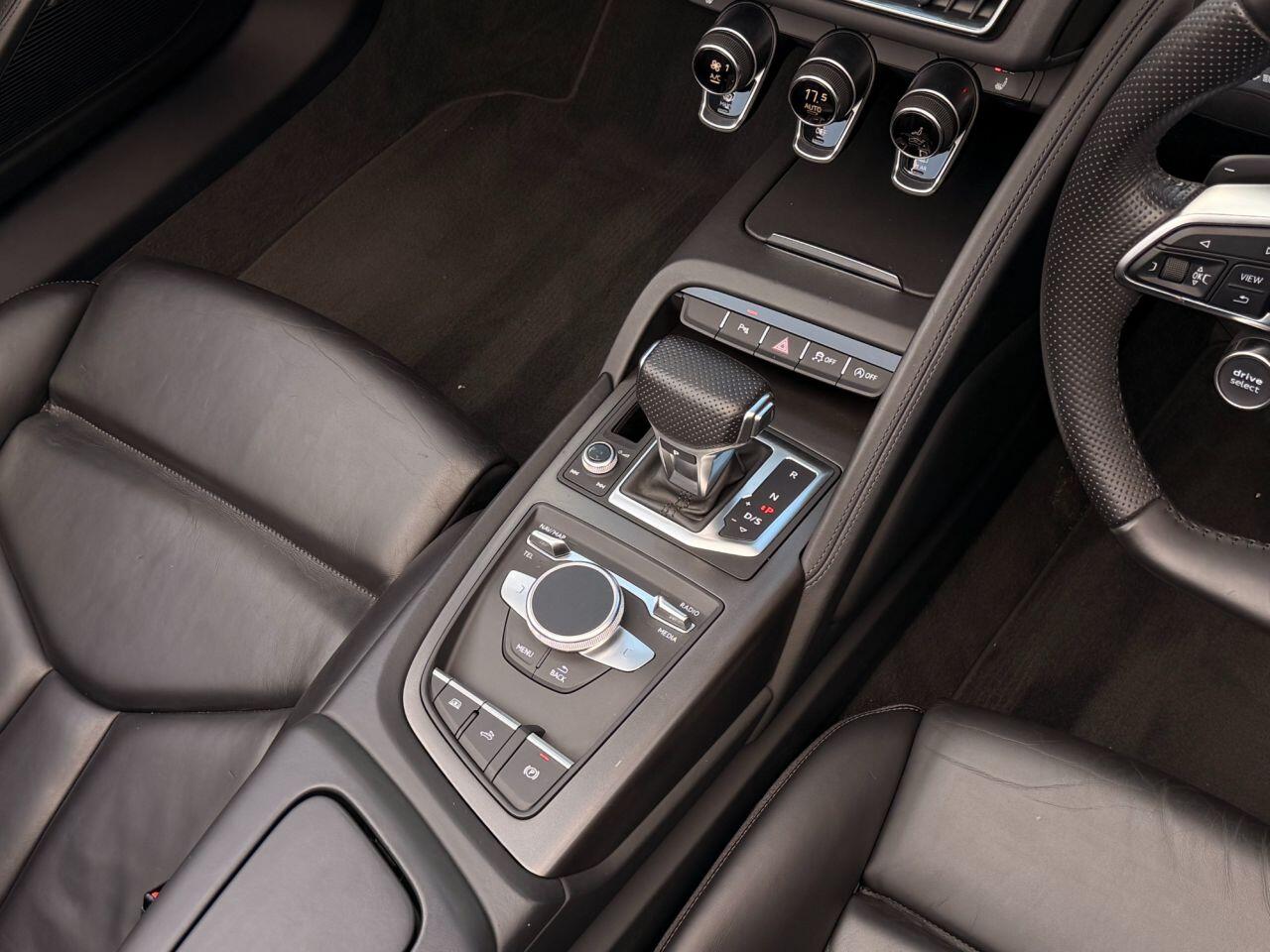 Audi R8 view 33