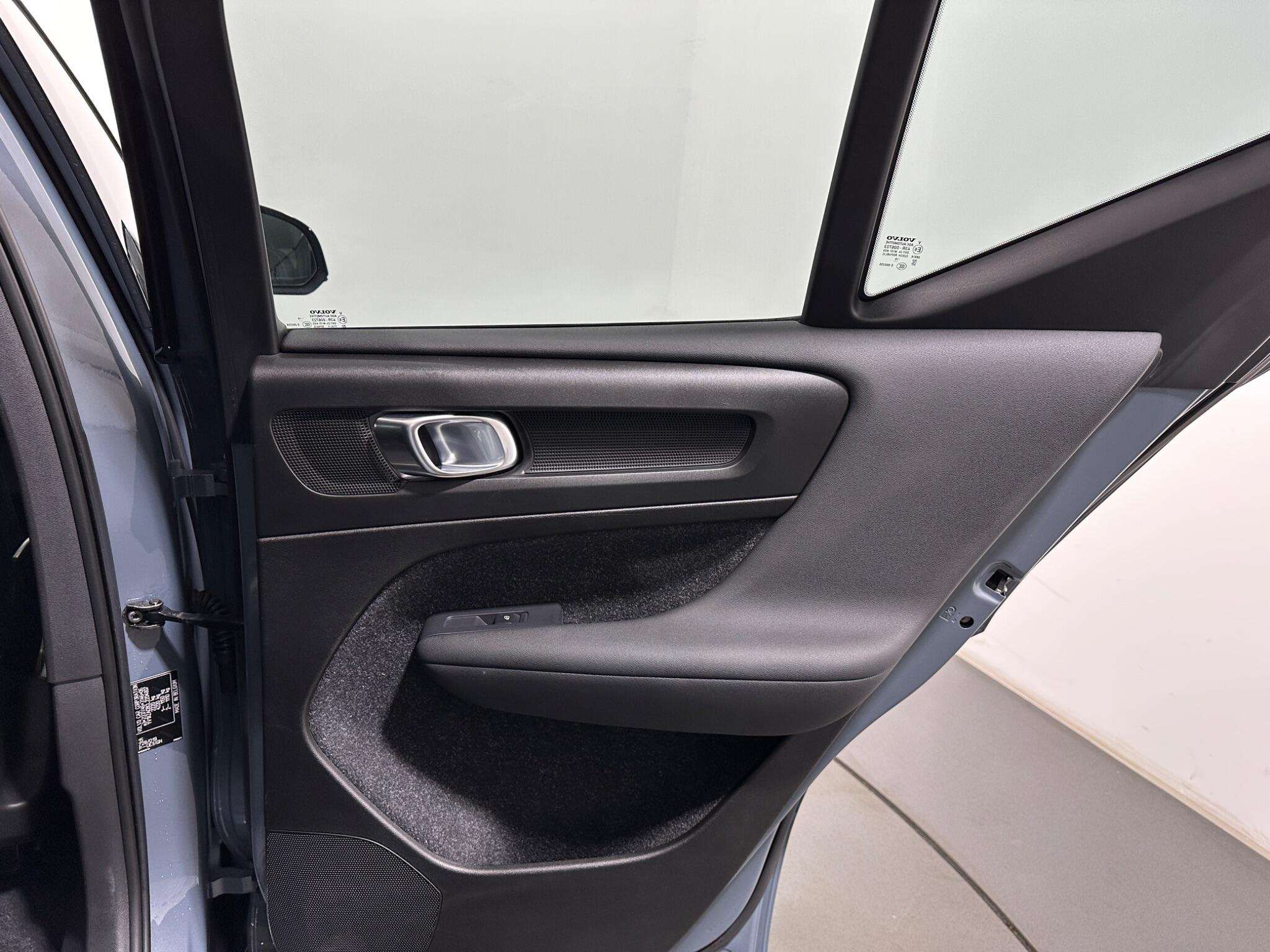 Volvo XC40 view 40