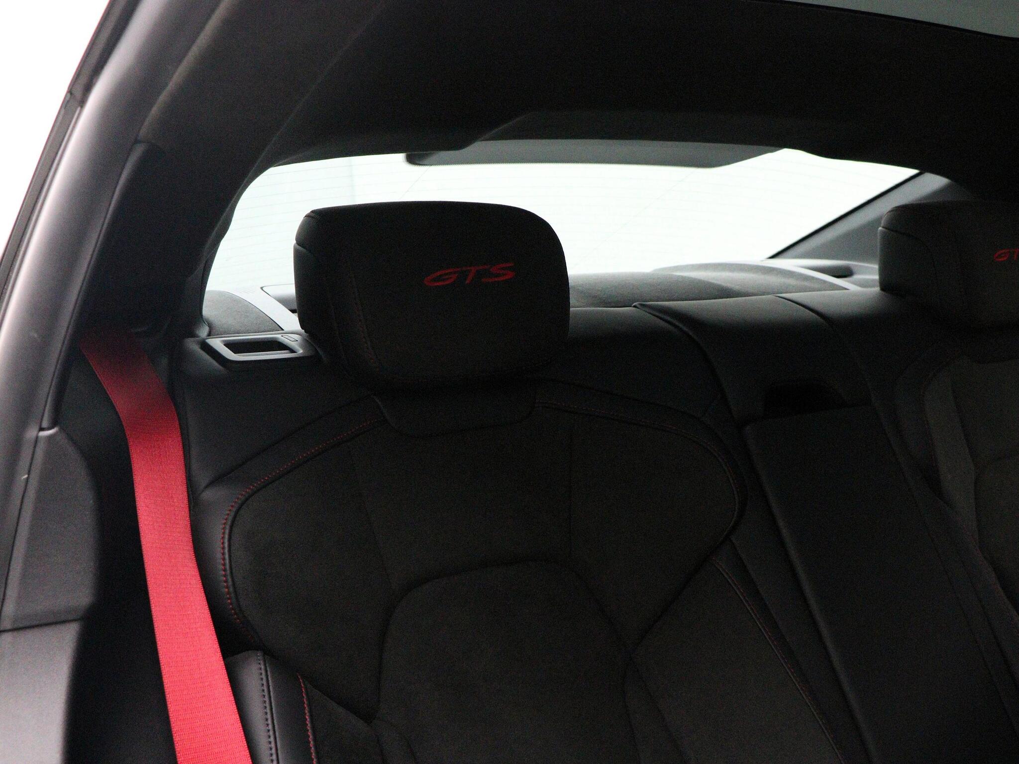 Porsche Taycan view 30