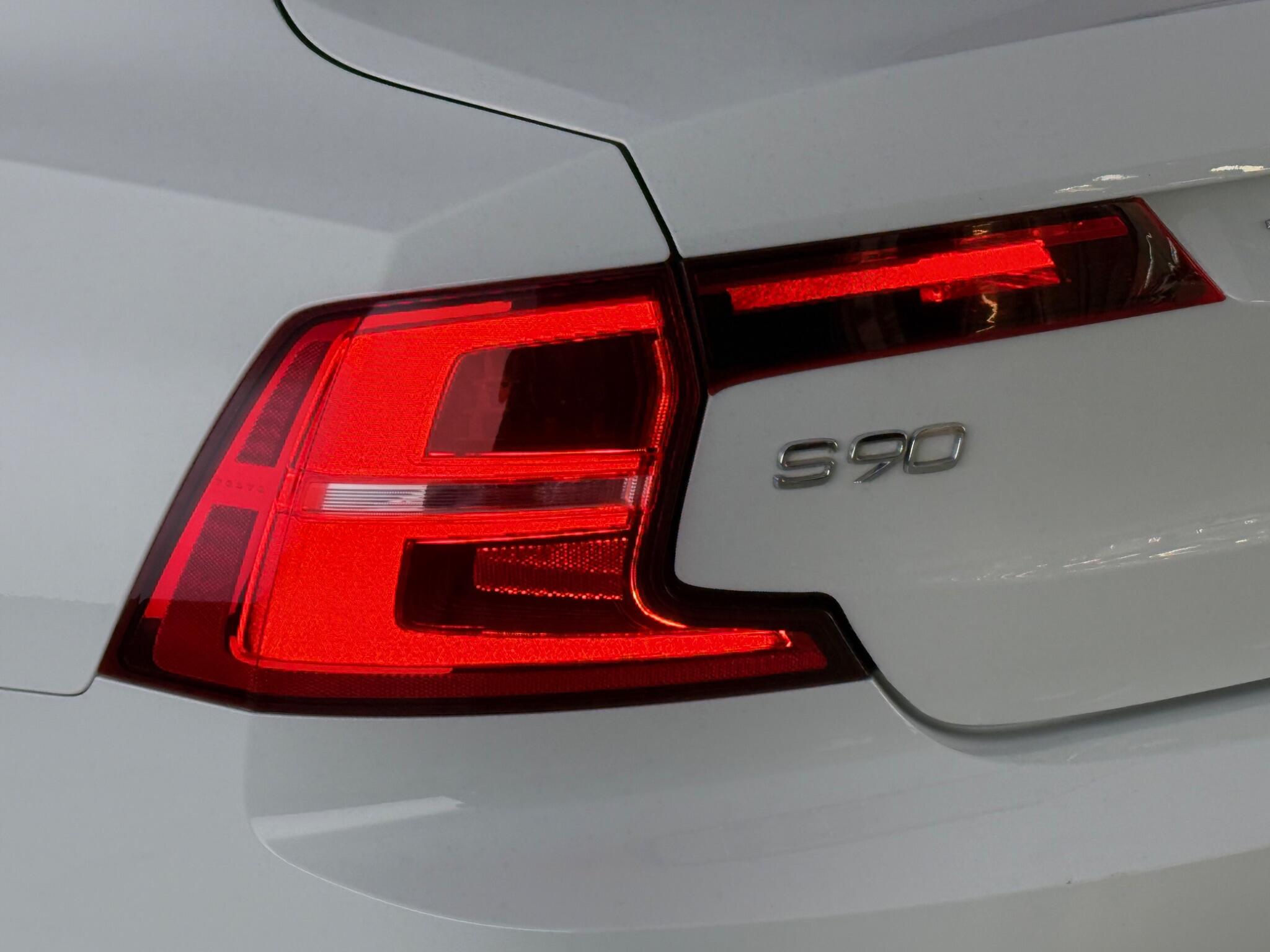 Volvo S90 view 12