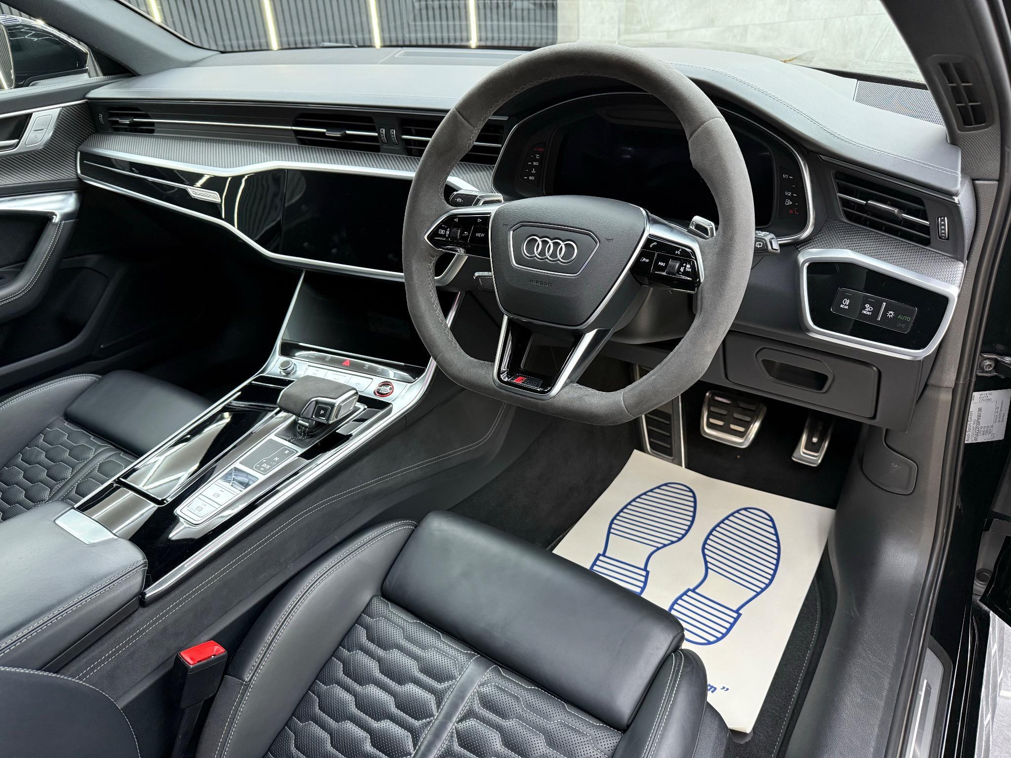 Audi RS6 Avant view 3