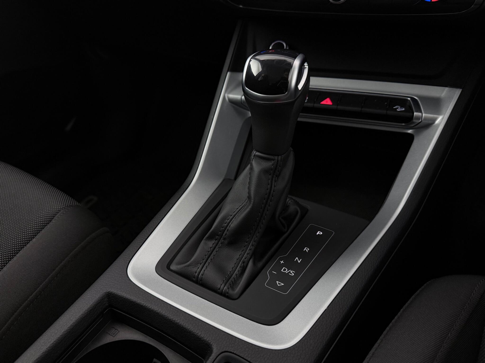 Audi Q3 view 18