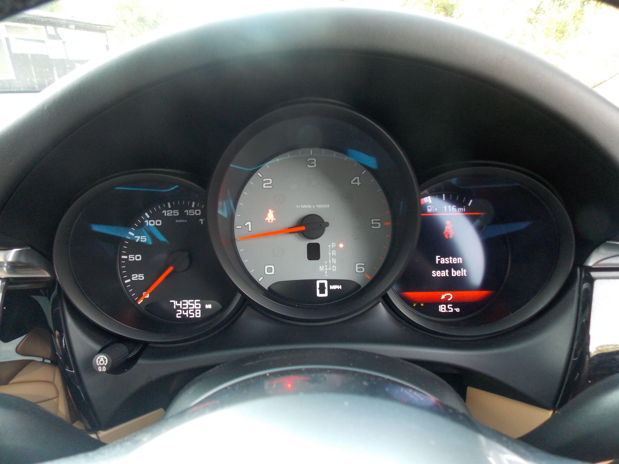 Porsche Macan view 60