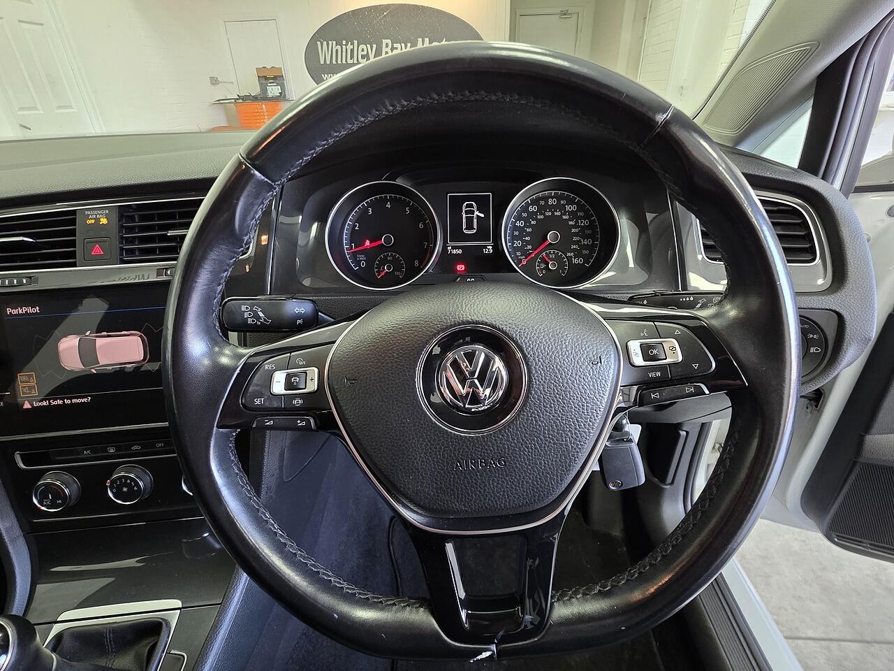 Volkswagen Golf view 9
