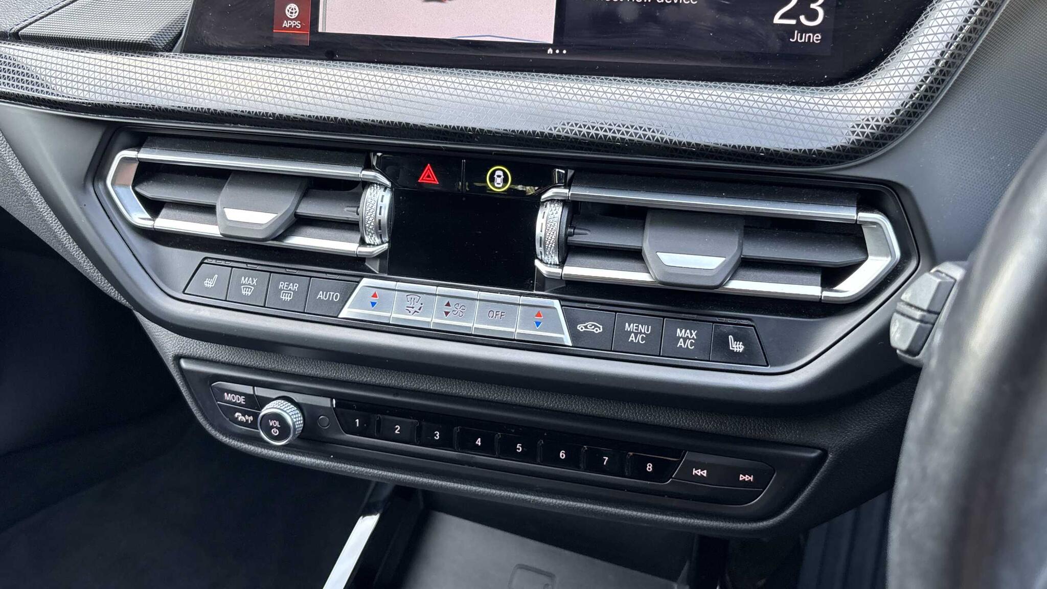 BMW 1 Series view 14