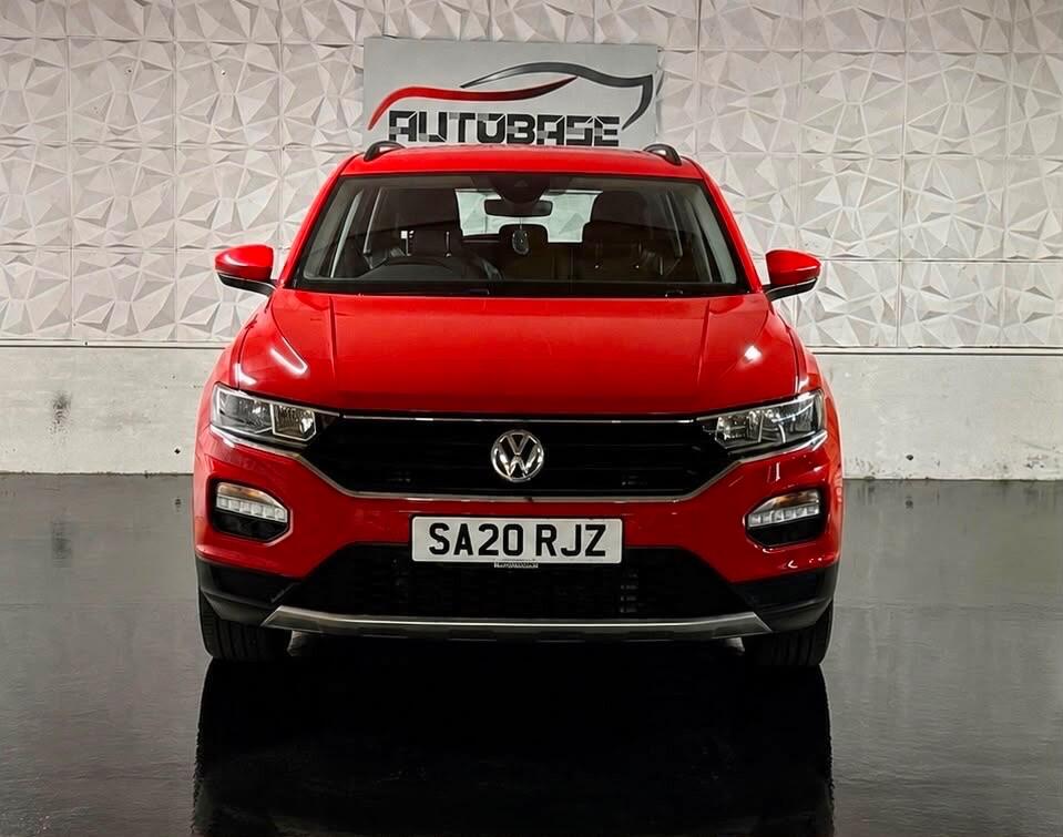 Volkswagen T-Roc view 2