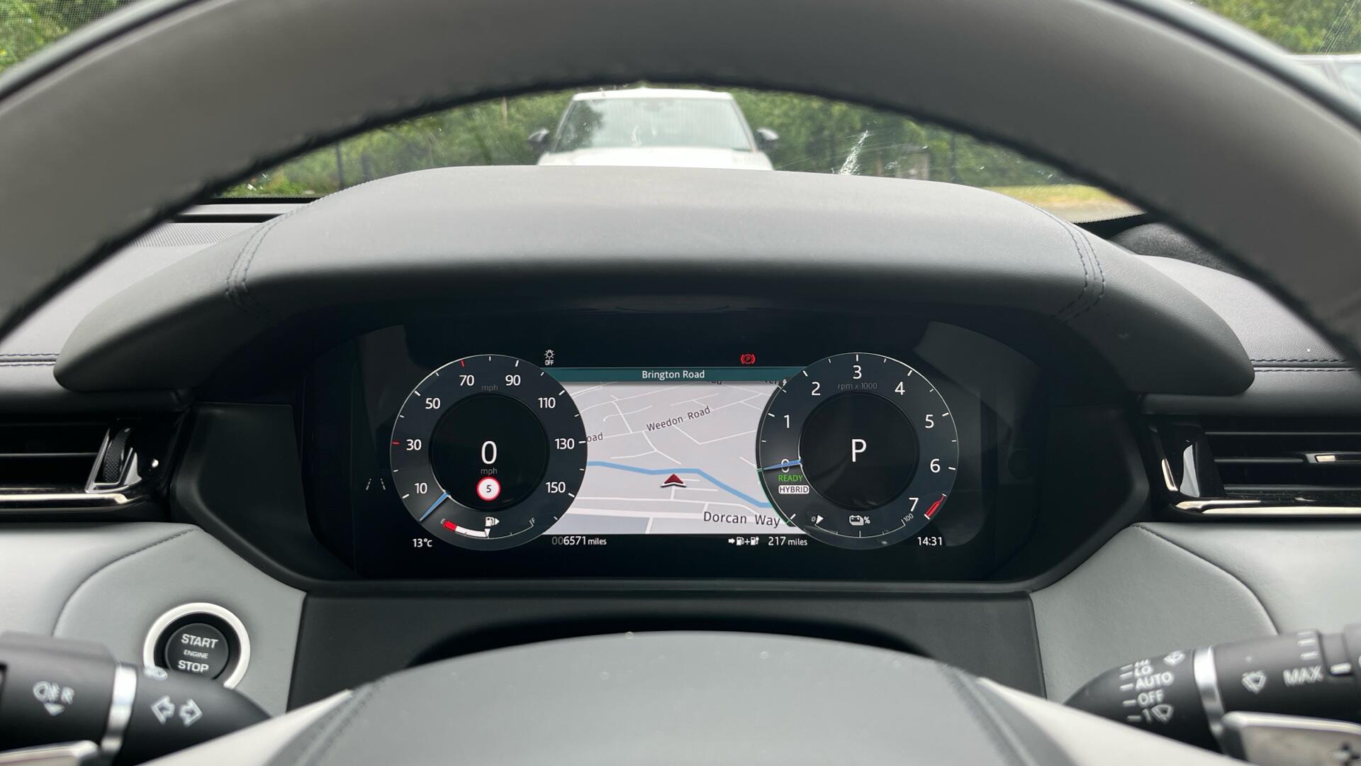 Land Rover Range Rover Velar view 16