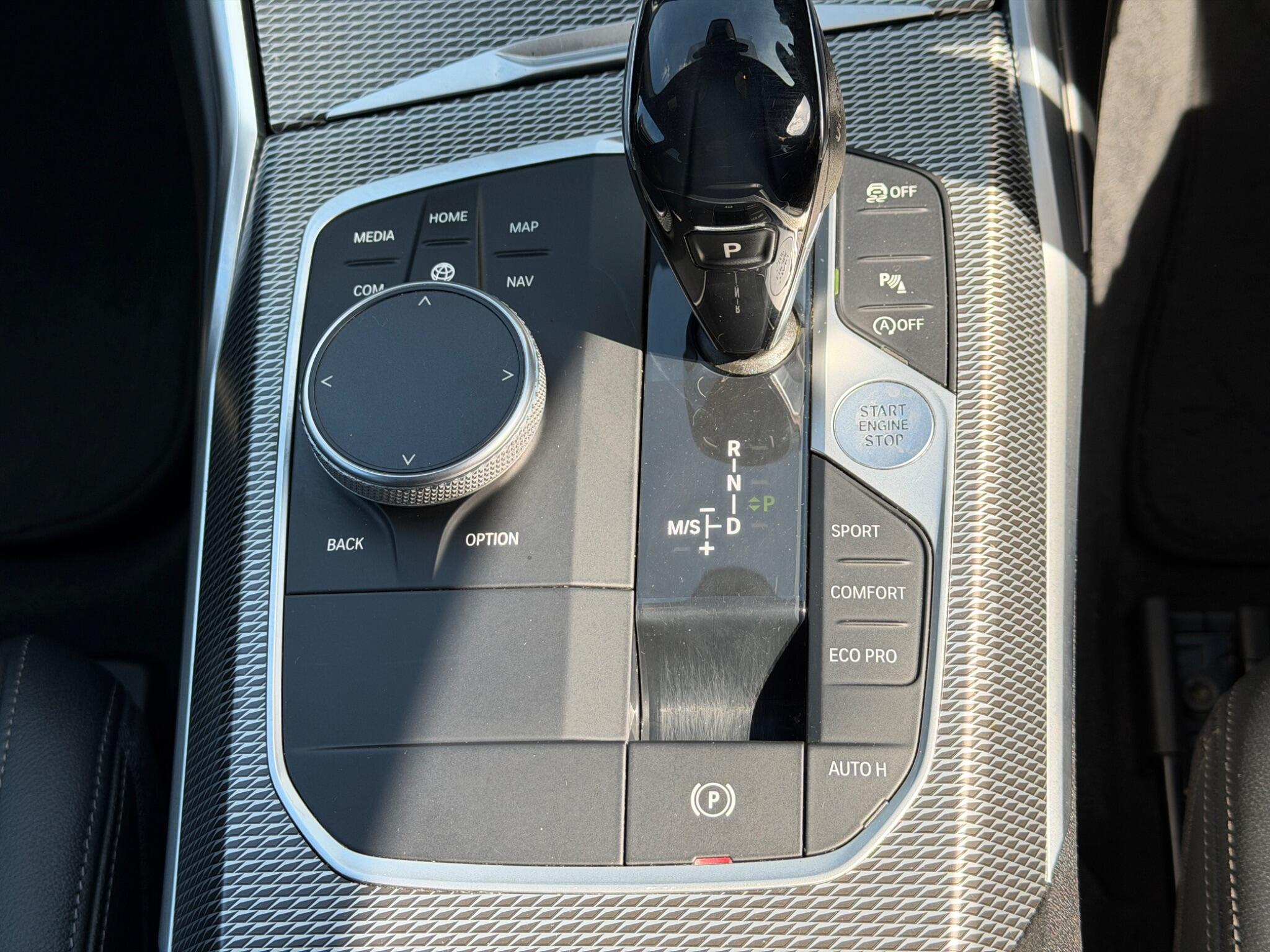 BMW 3 Series view 19