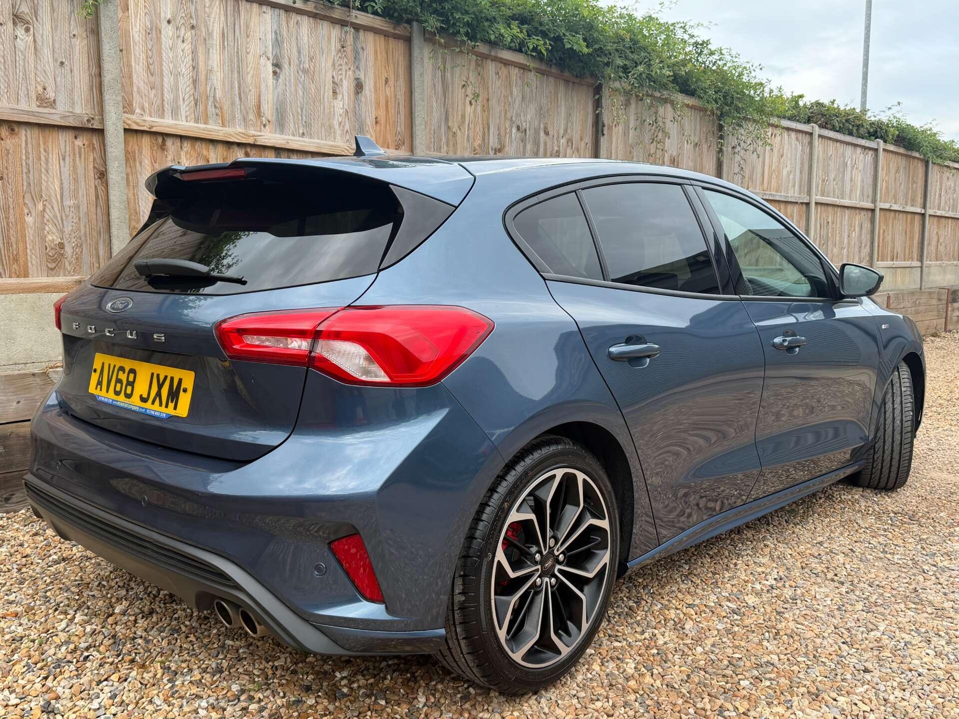 Ford Focus view 14