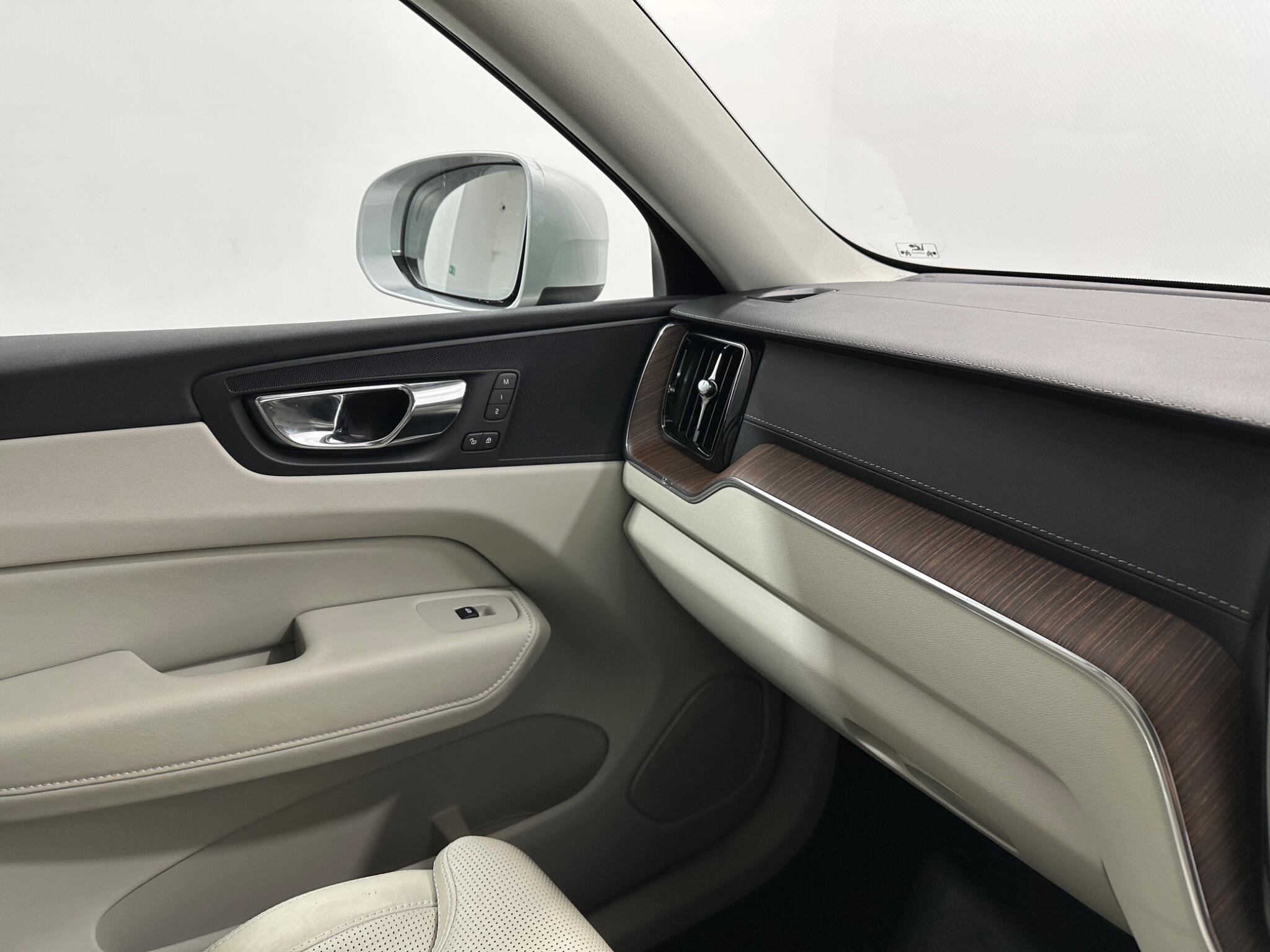 Volvo XC60 view 27