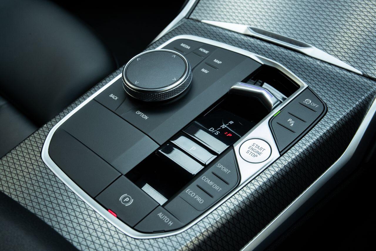 BMW 3 Series view 35