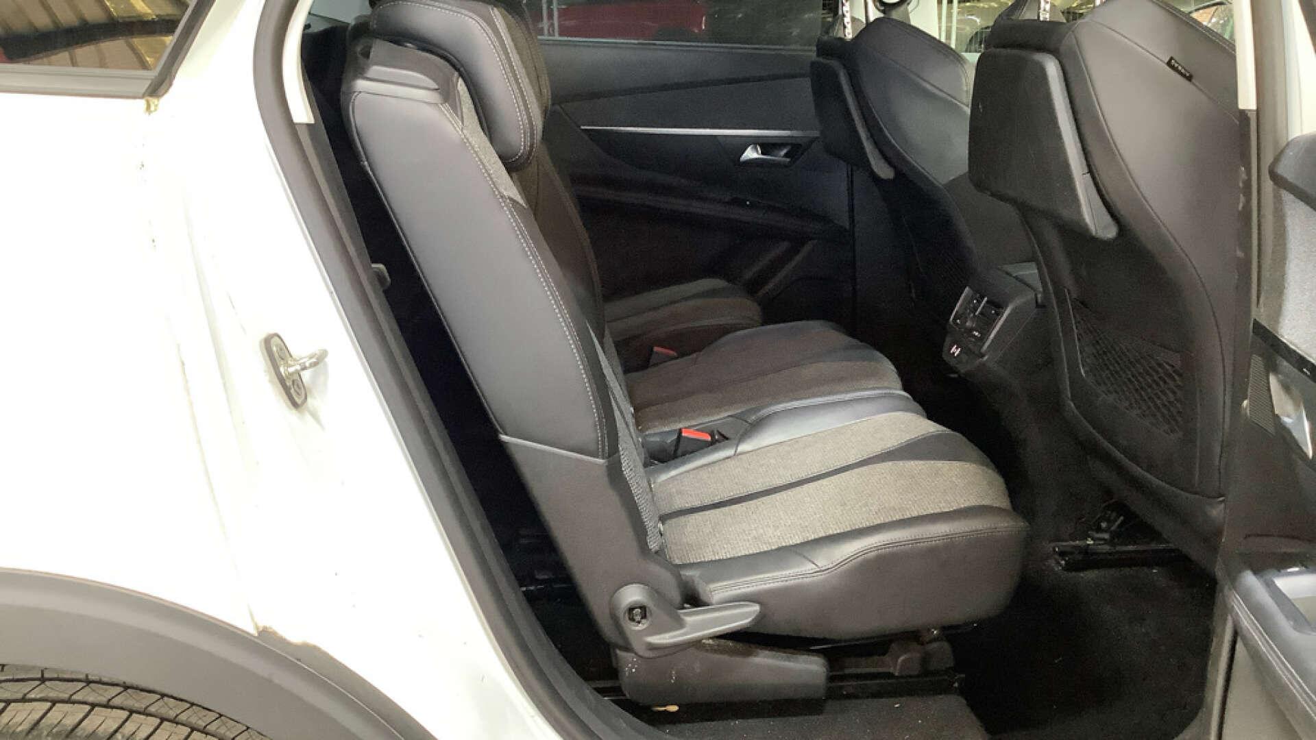 Peugeot 5008 view 10