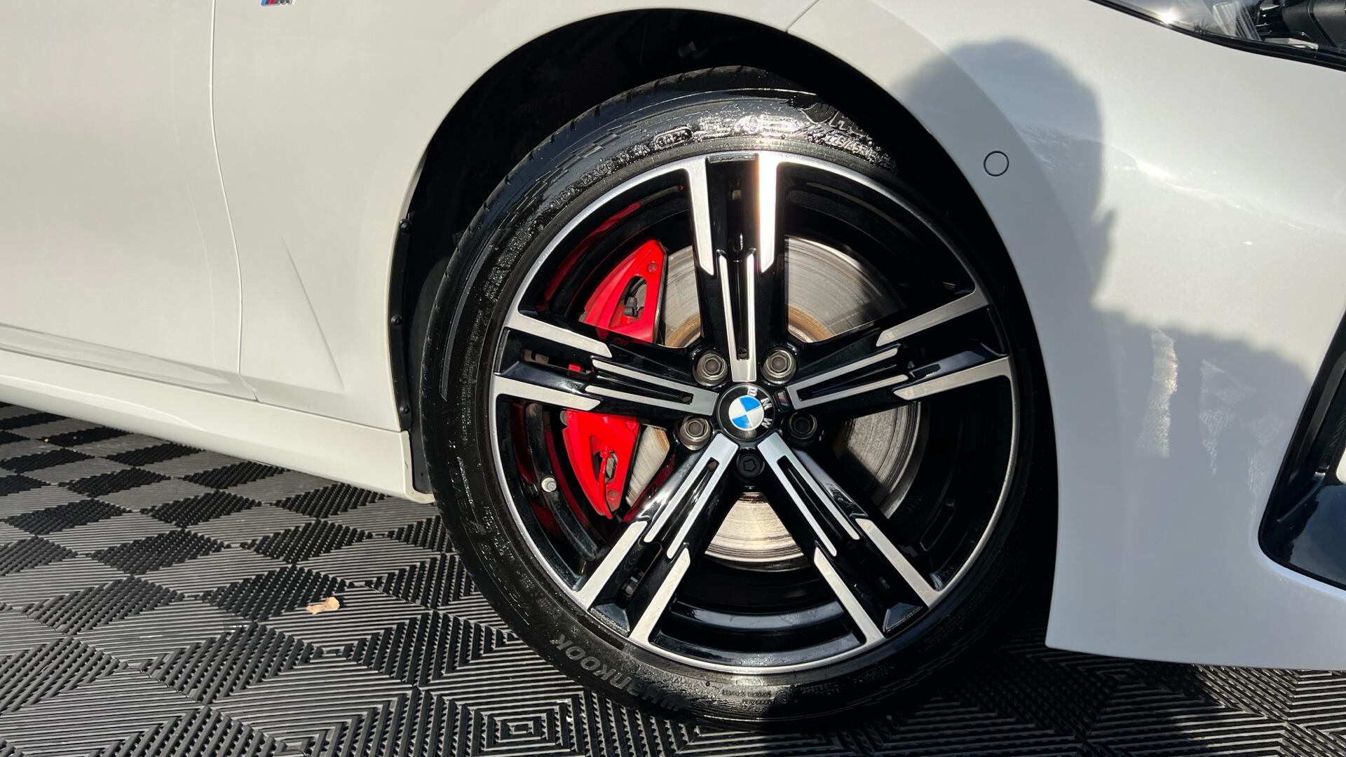 BMW 3 Series view 26