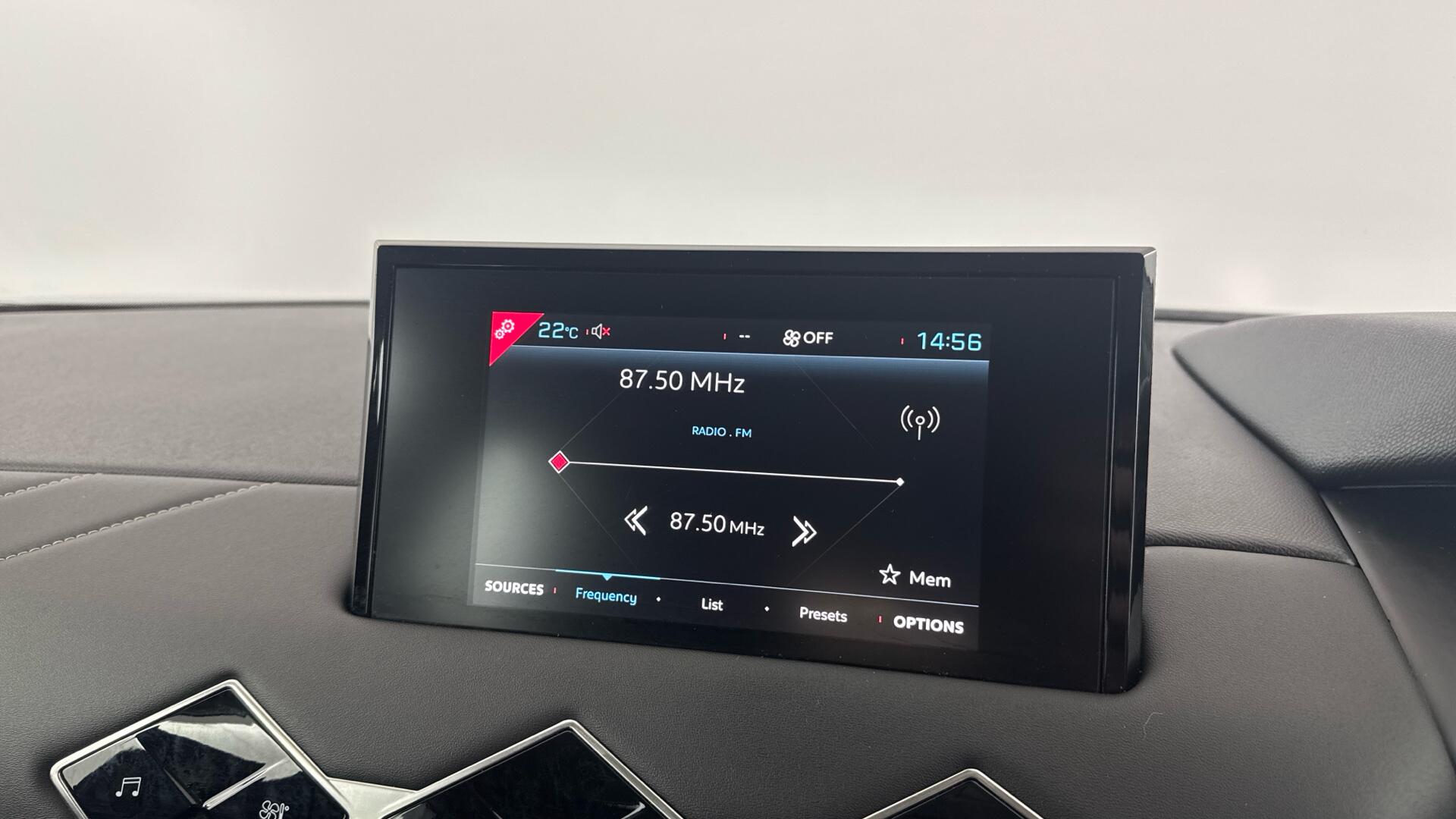 DS Automobiles DS 3 Crossback view 12