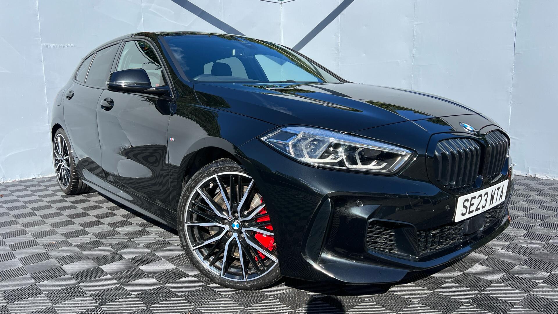 BMW 1 Series view 24