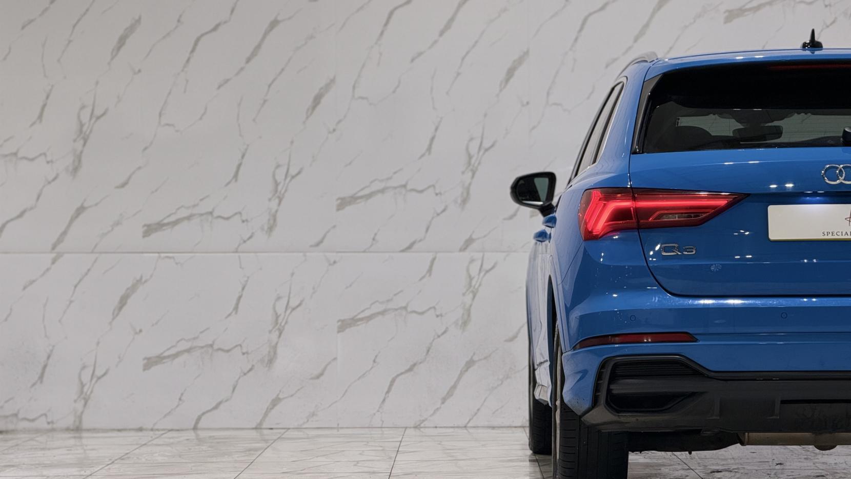 Audi Q3 view 41