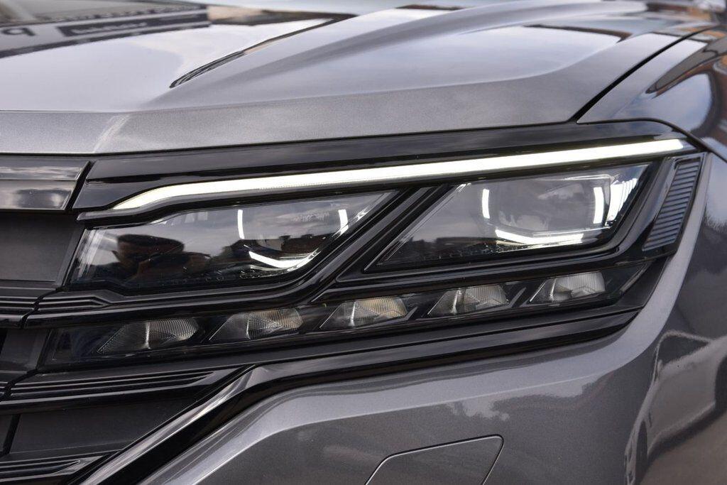 Volkswagen Touareg view 13