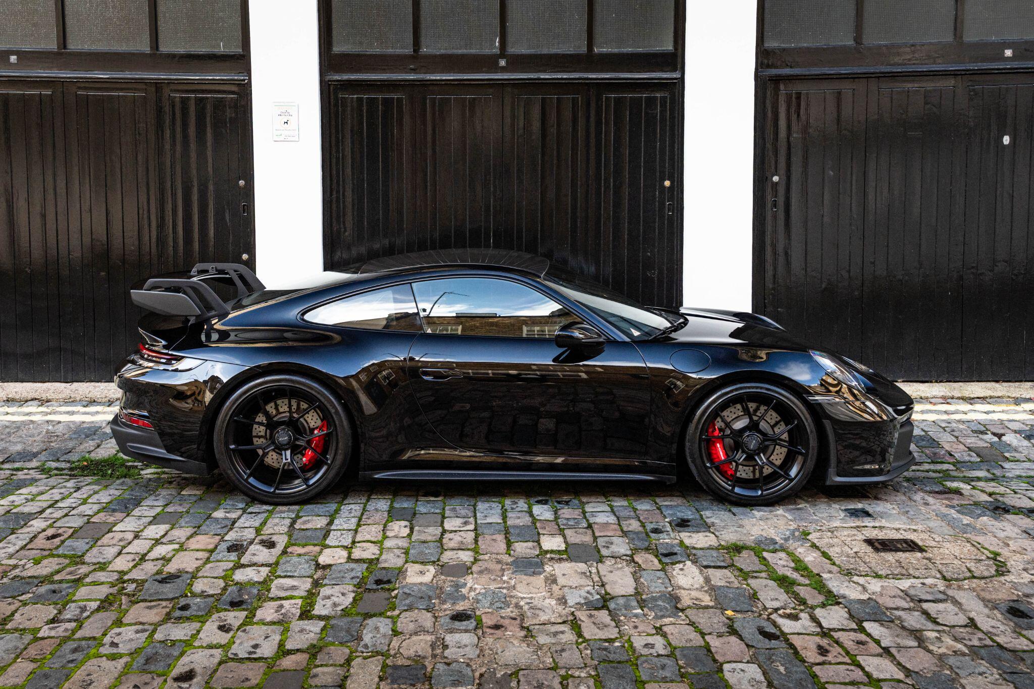 Porsche 911 view 16
