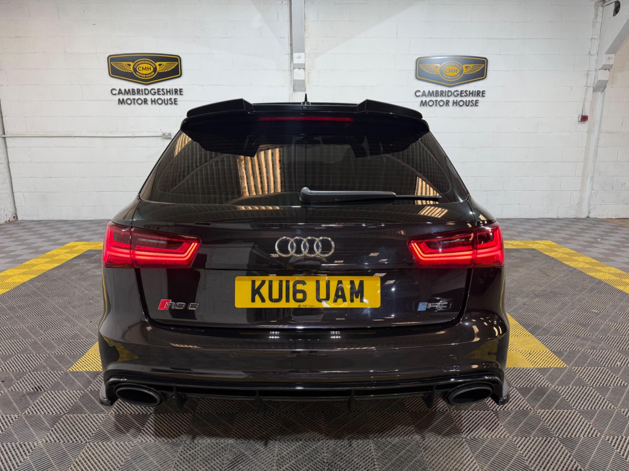 Audi RS6 view 12