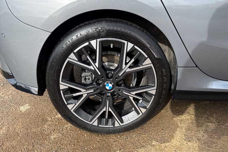 BMW 1 Series view 9