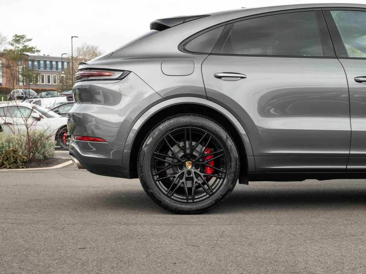 Porsche Cayenne view 13
