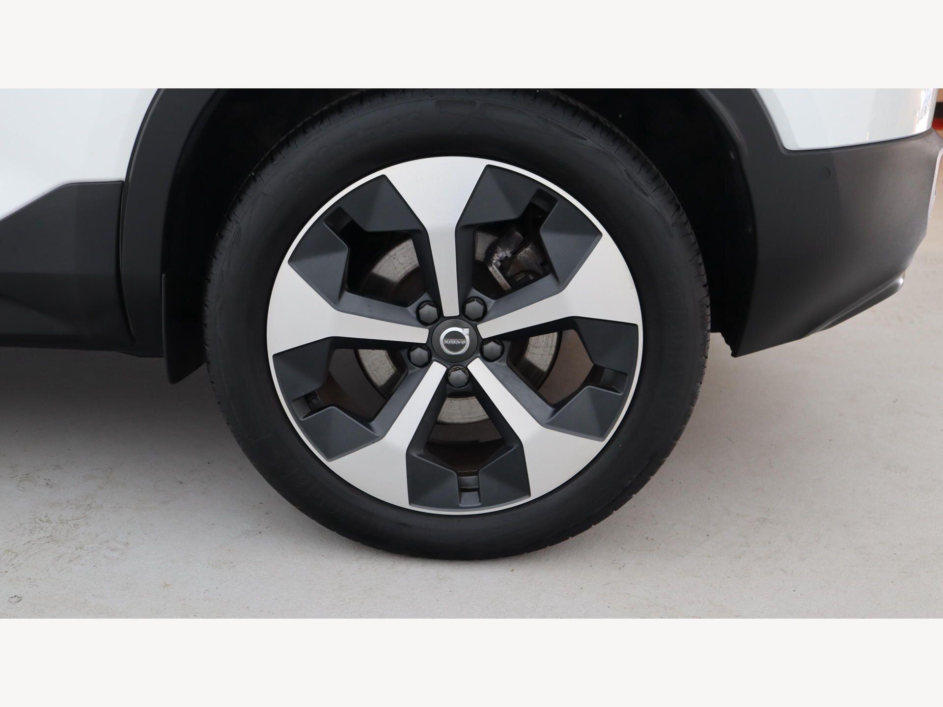 Volvo XC40 view 12
