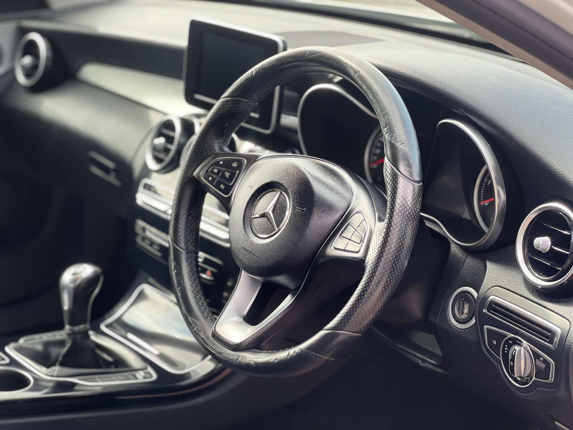 Mercedes-Benz C-Class view 18
