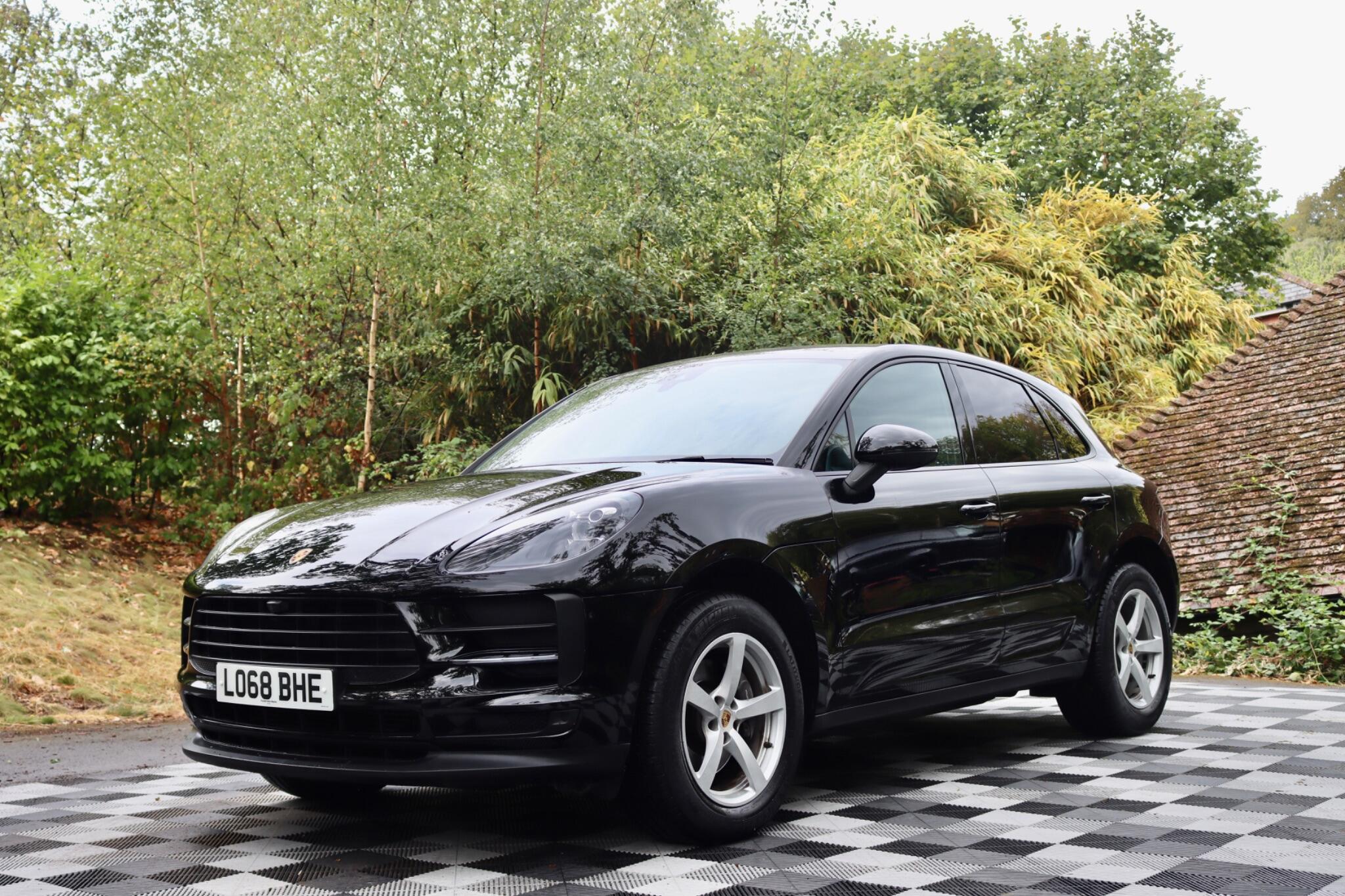 Porsche Macan view 19