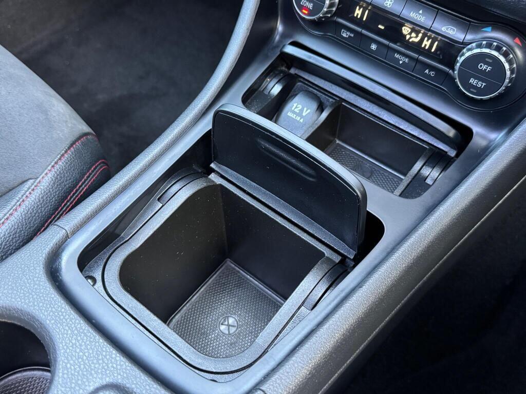 Mercedes-Benz Gla view 39