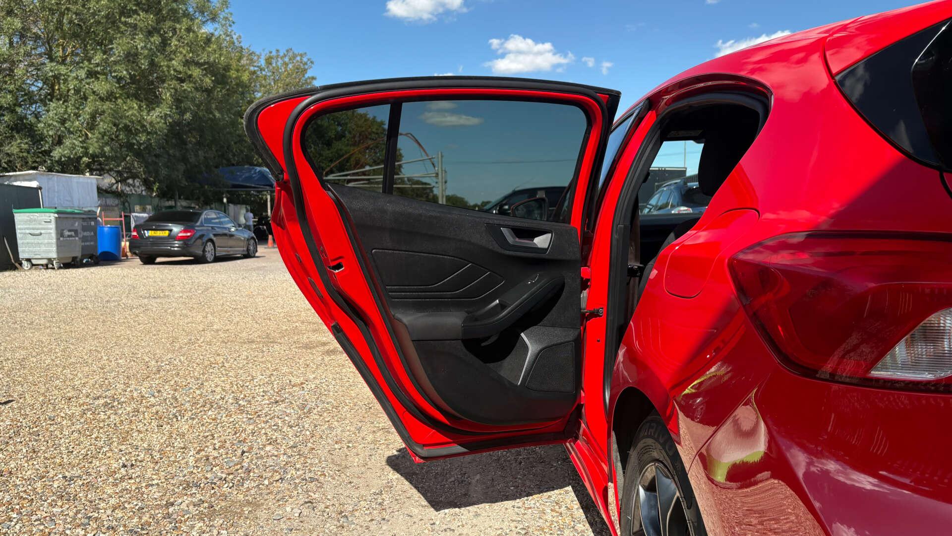 Ford Focus view 42