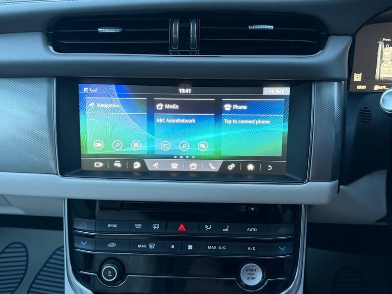 Jaguar XF view 44