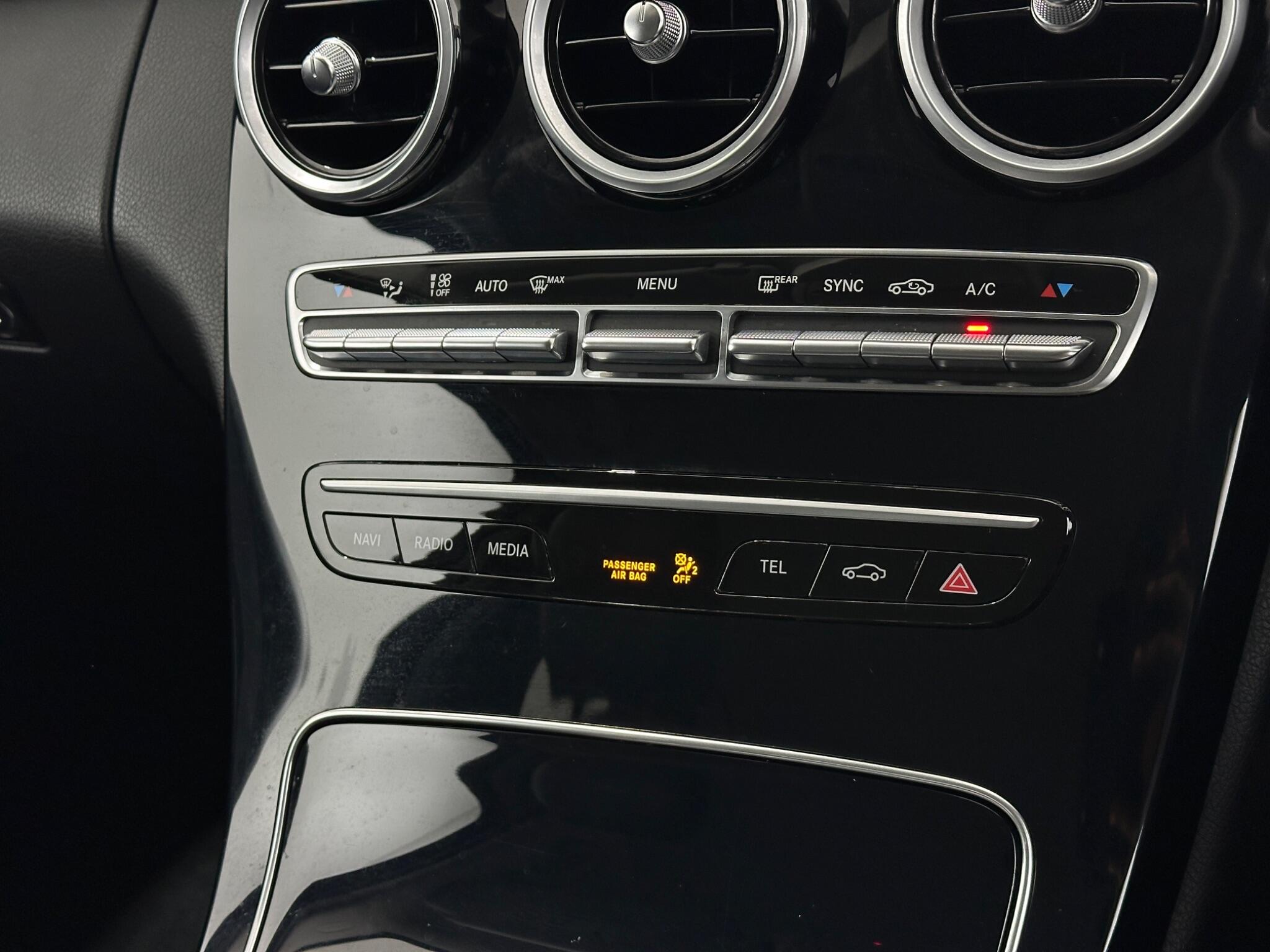 Mercedes-Benz C-Class view 23