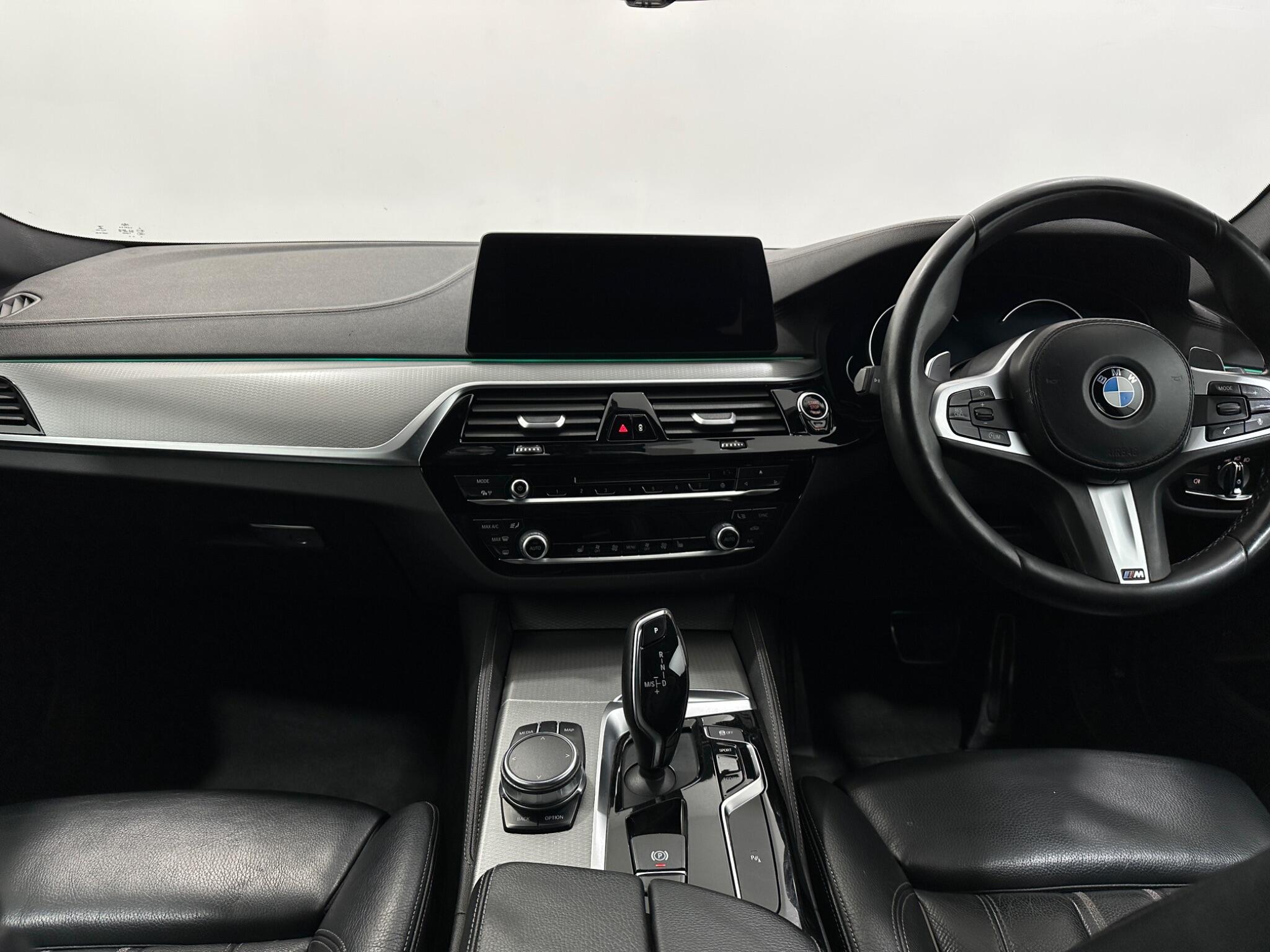 BMW 5 Series view 21