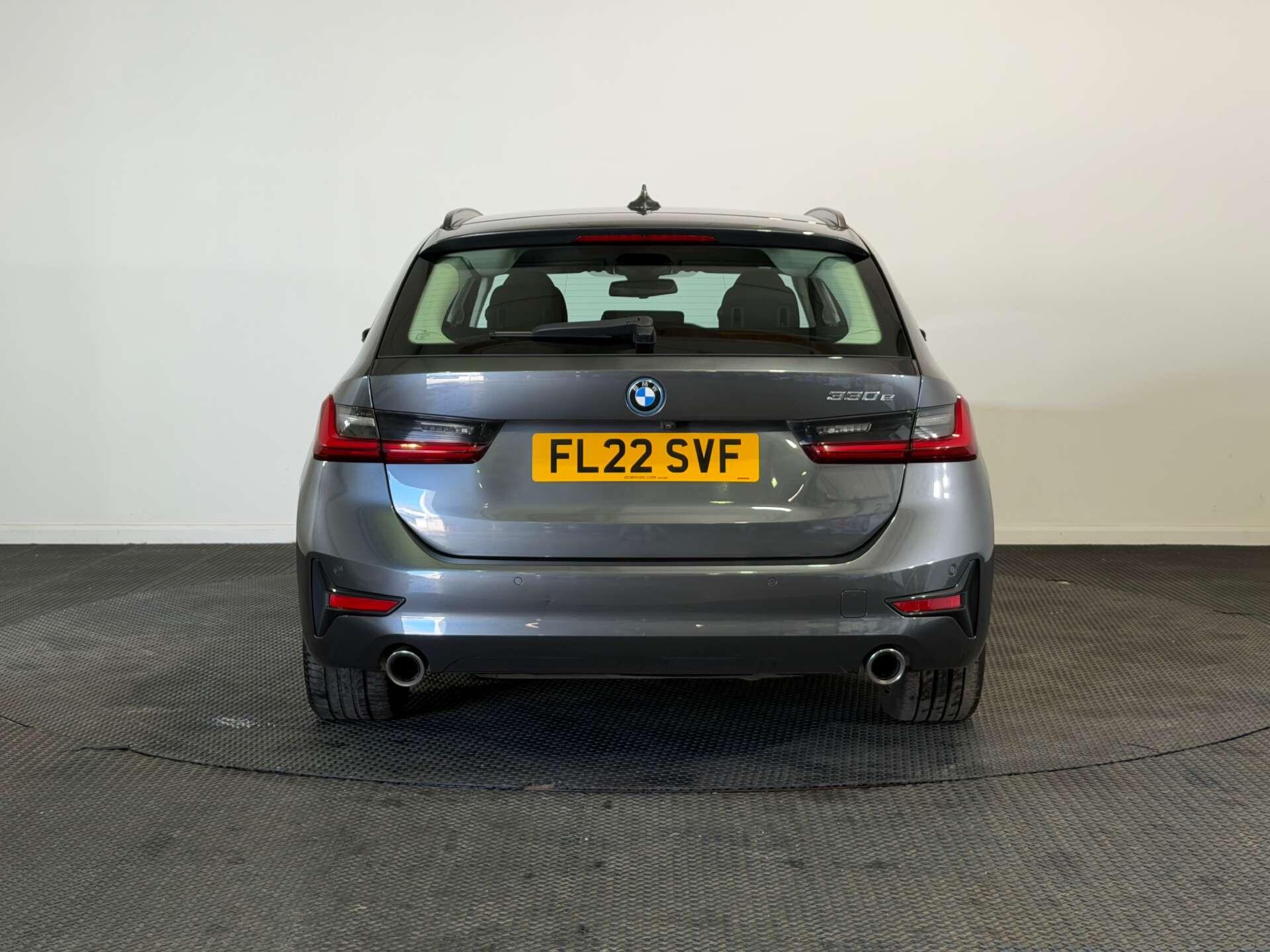 BMW 3 Series view 6