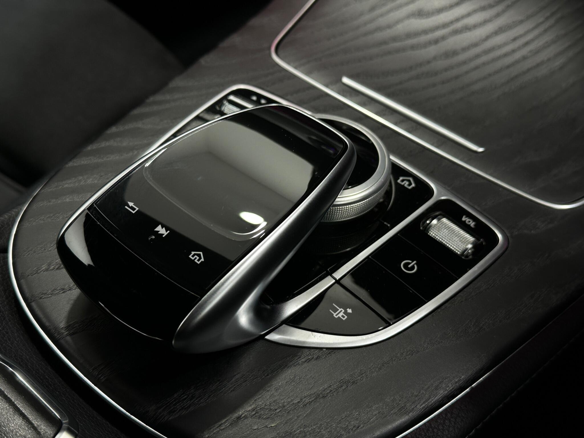 Mercedes-Benz E-Class view 21