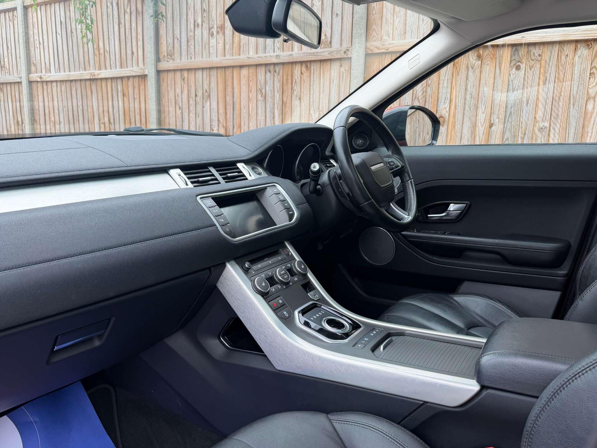 Land Rover Range Rover Evoque view 3