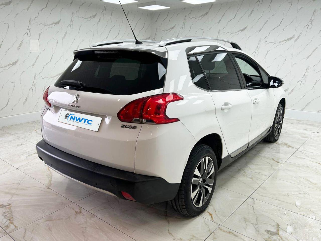 Peugeot 2008 view 11