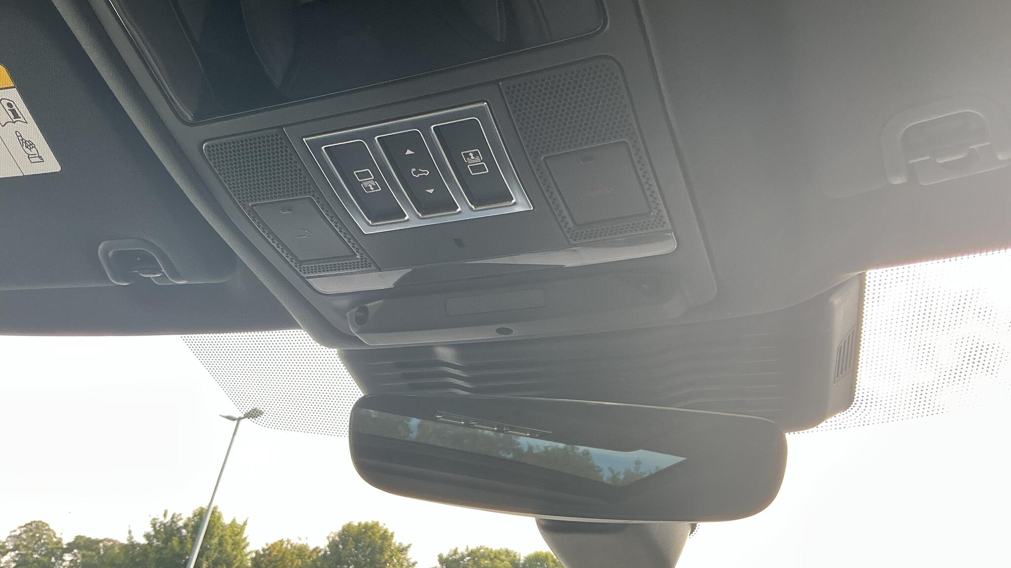 Land Rover Discovery view 35