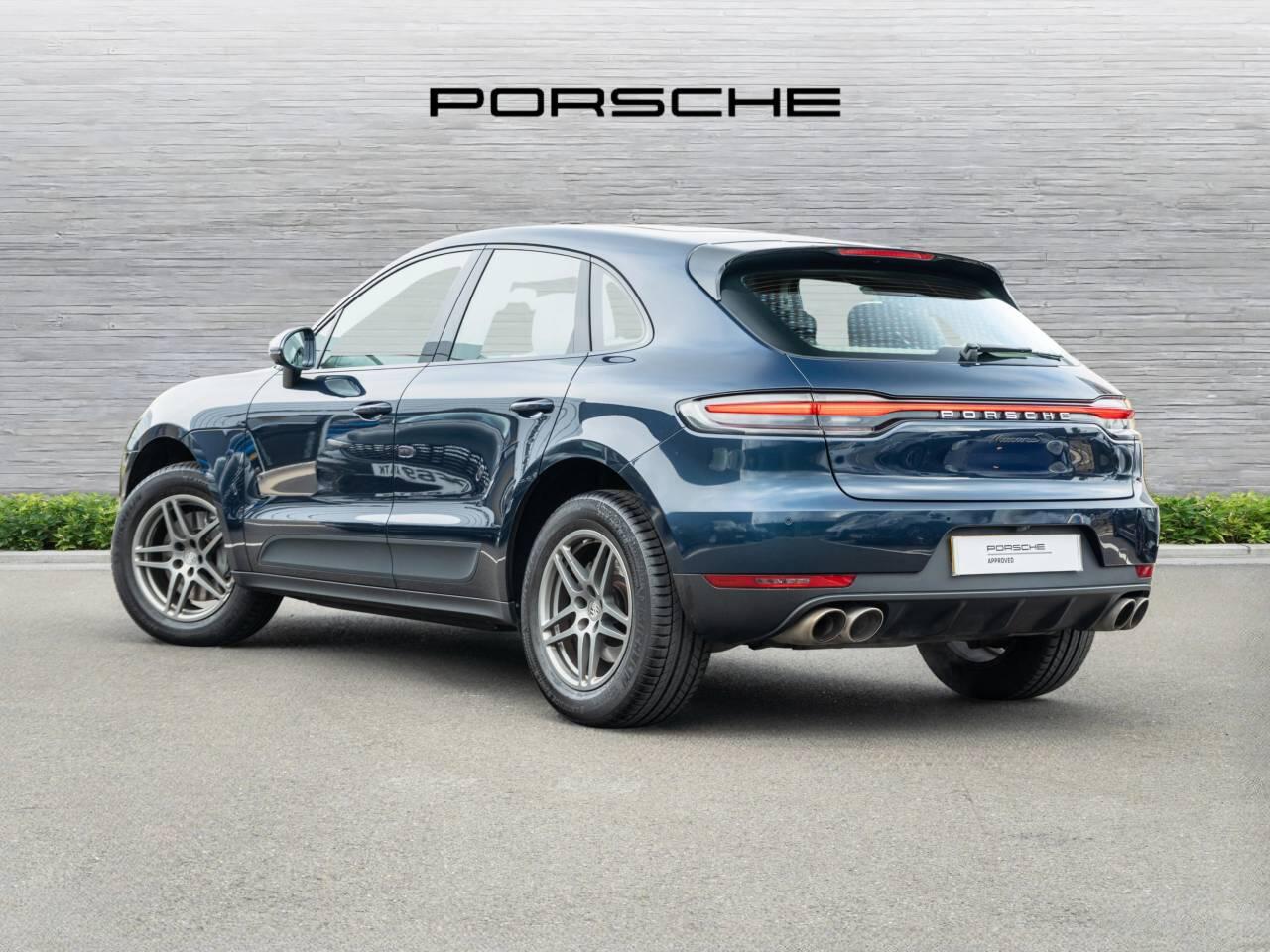 Porsche Macan view 3
