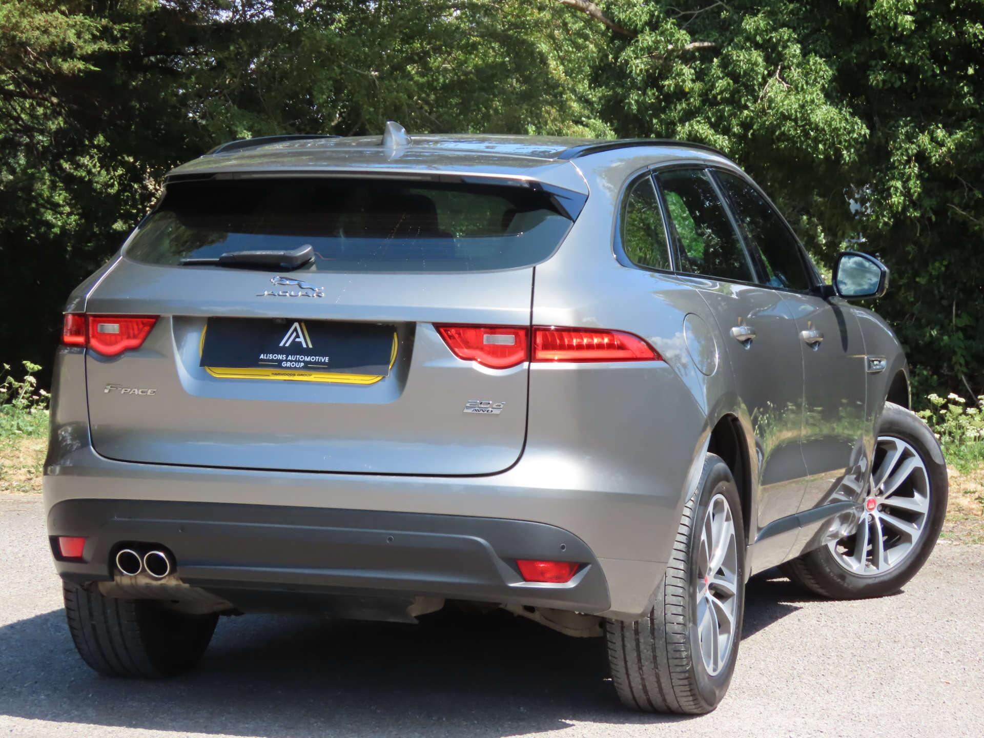 Jaguar F-Pace view 4