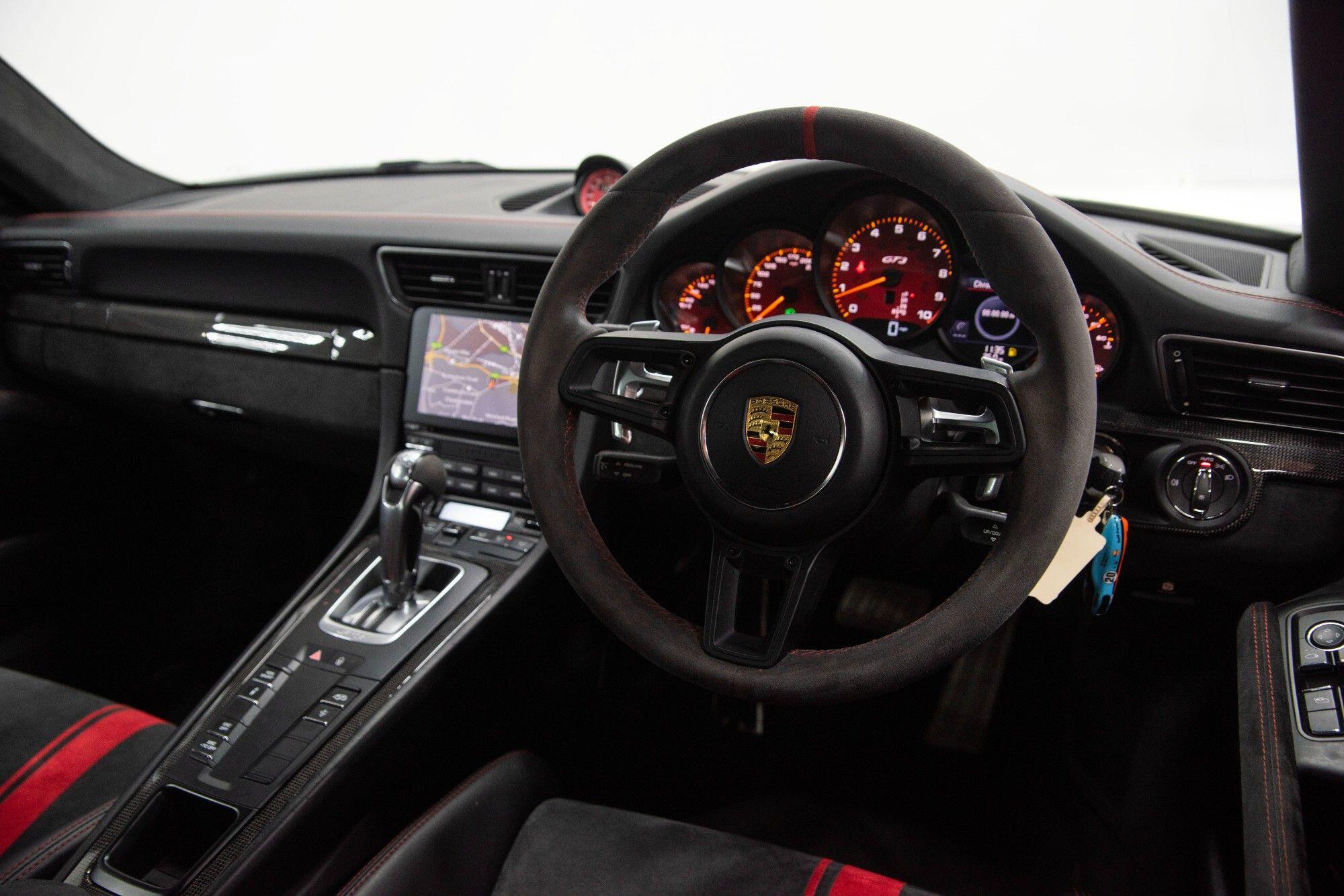 Porsche 911 view 3