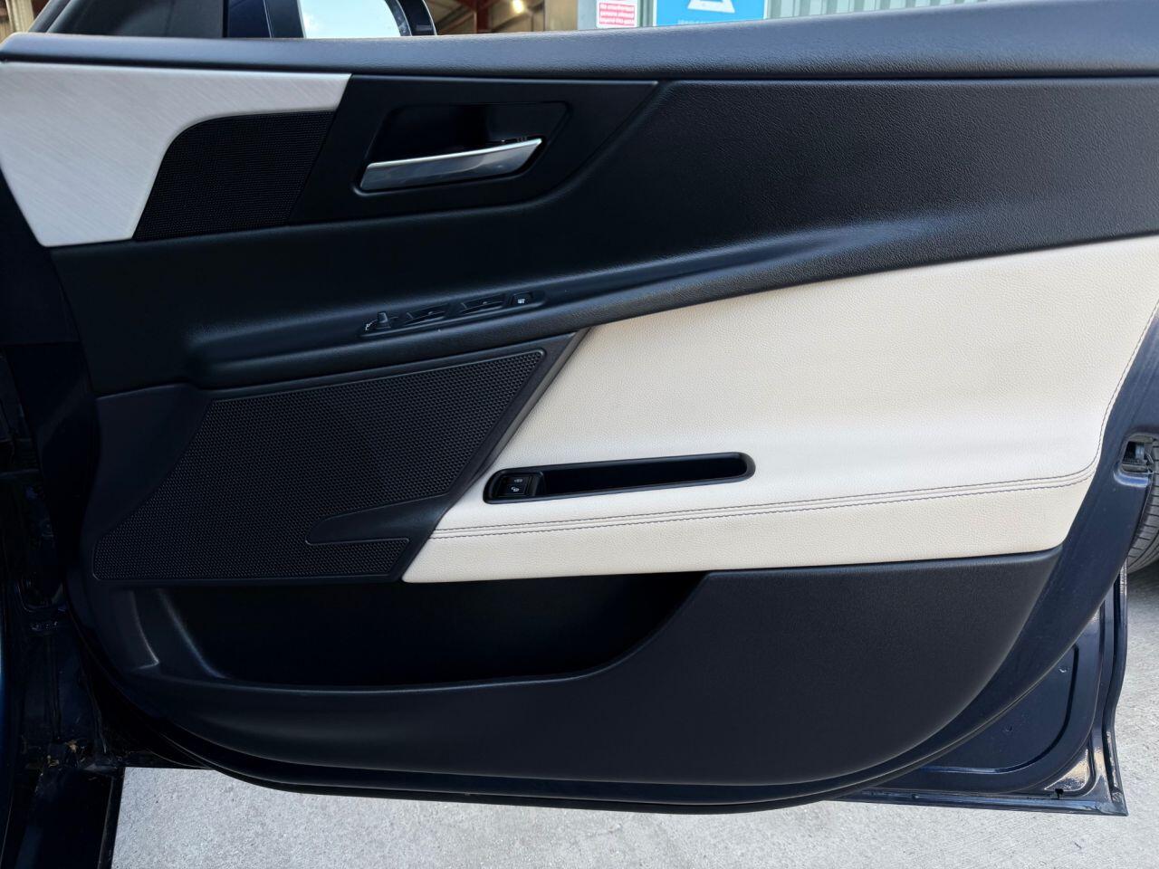 Jaguar Xe view 10