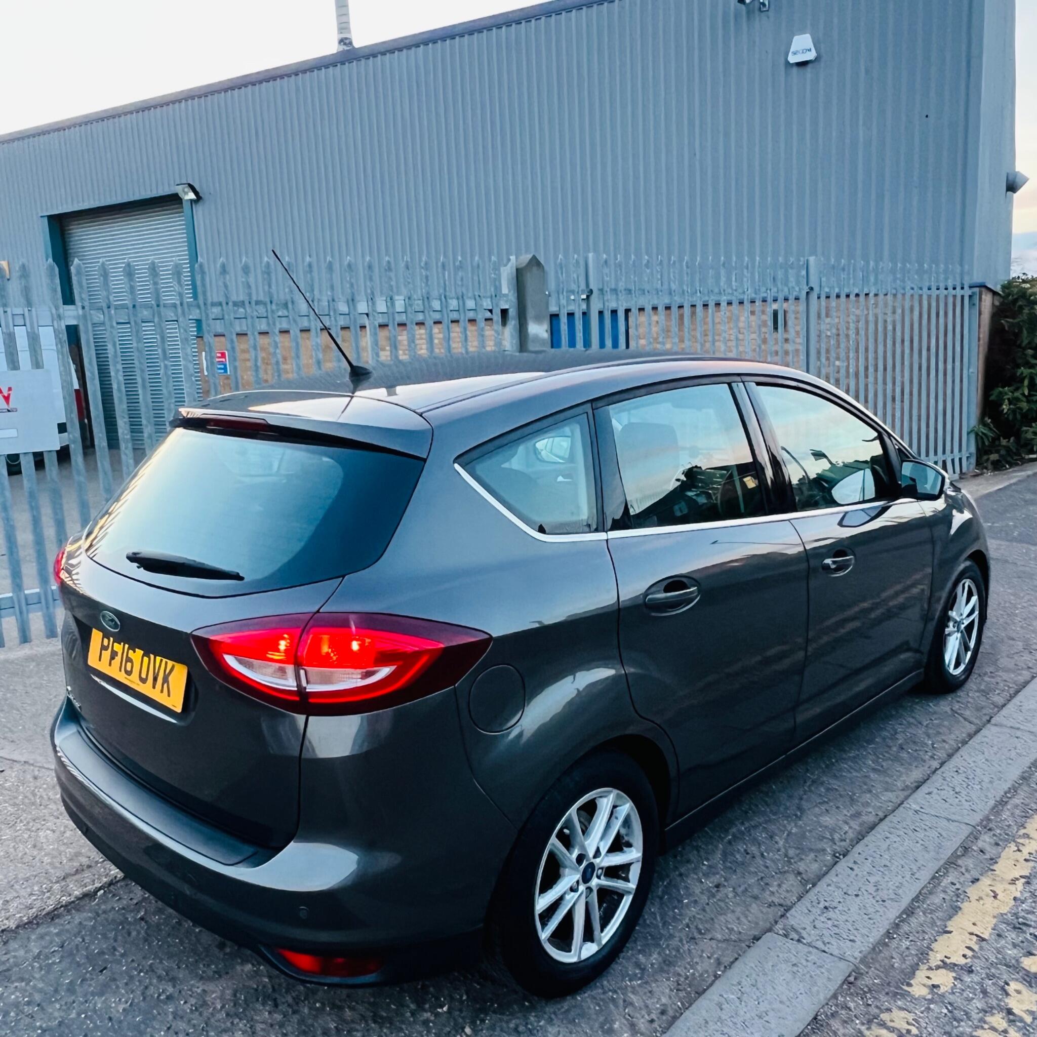 Ford C-Max view 10