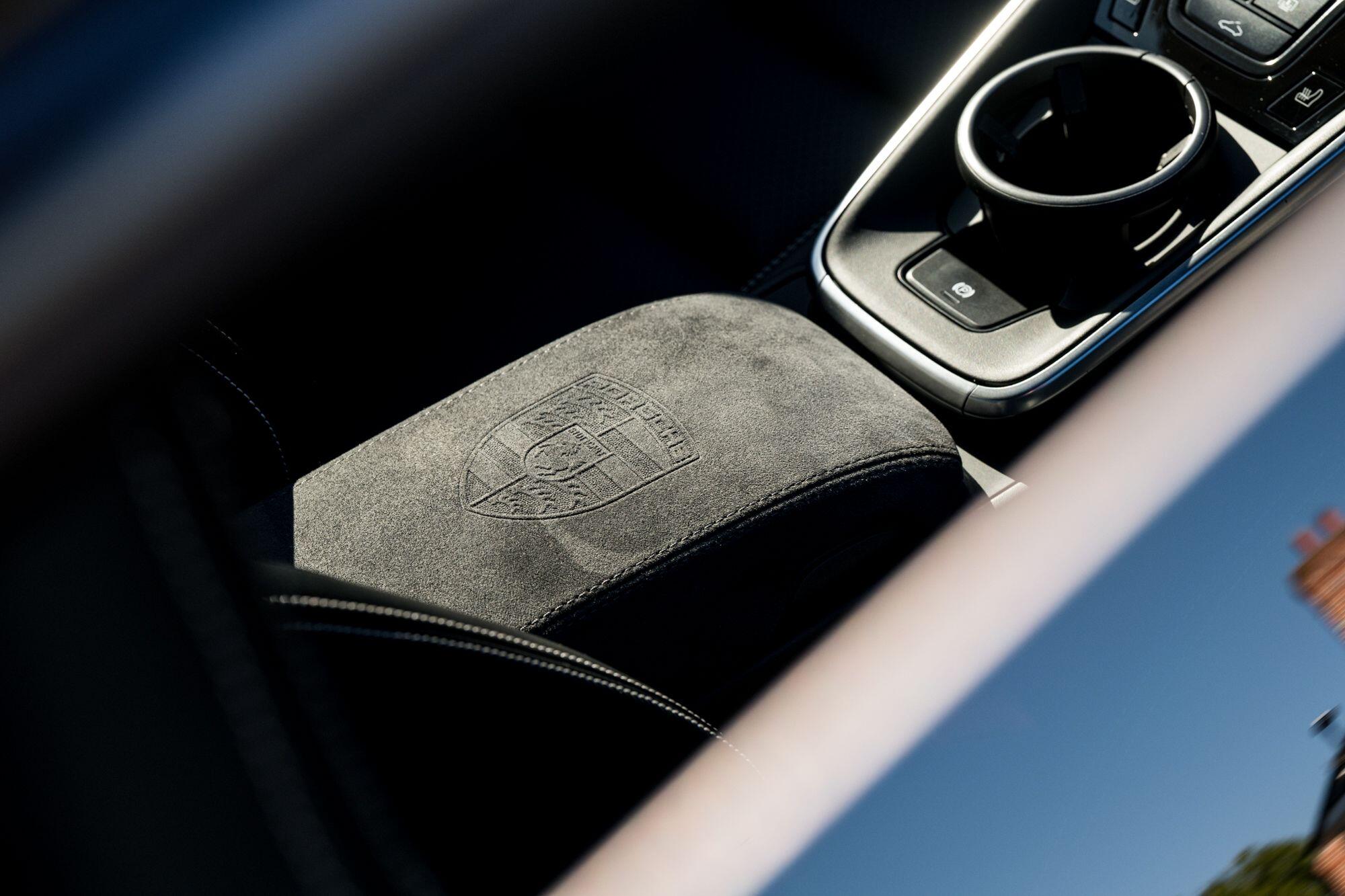 Porsche 911 view 13