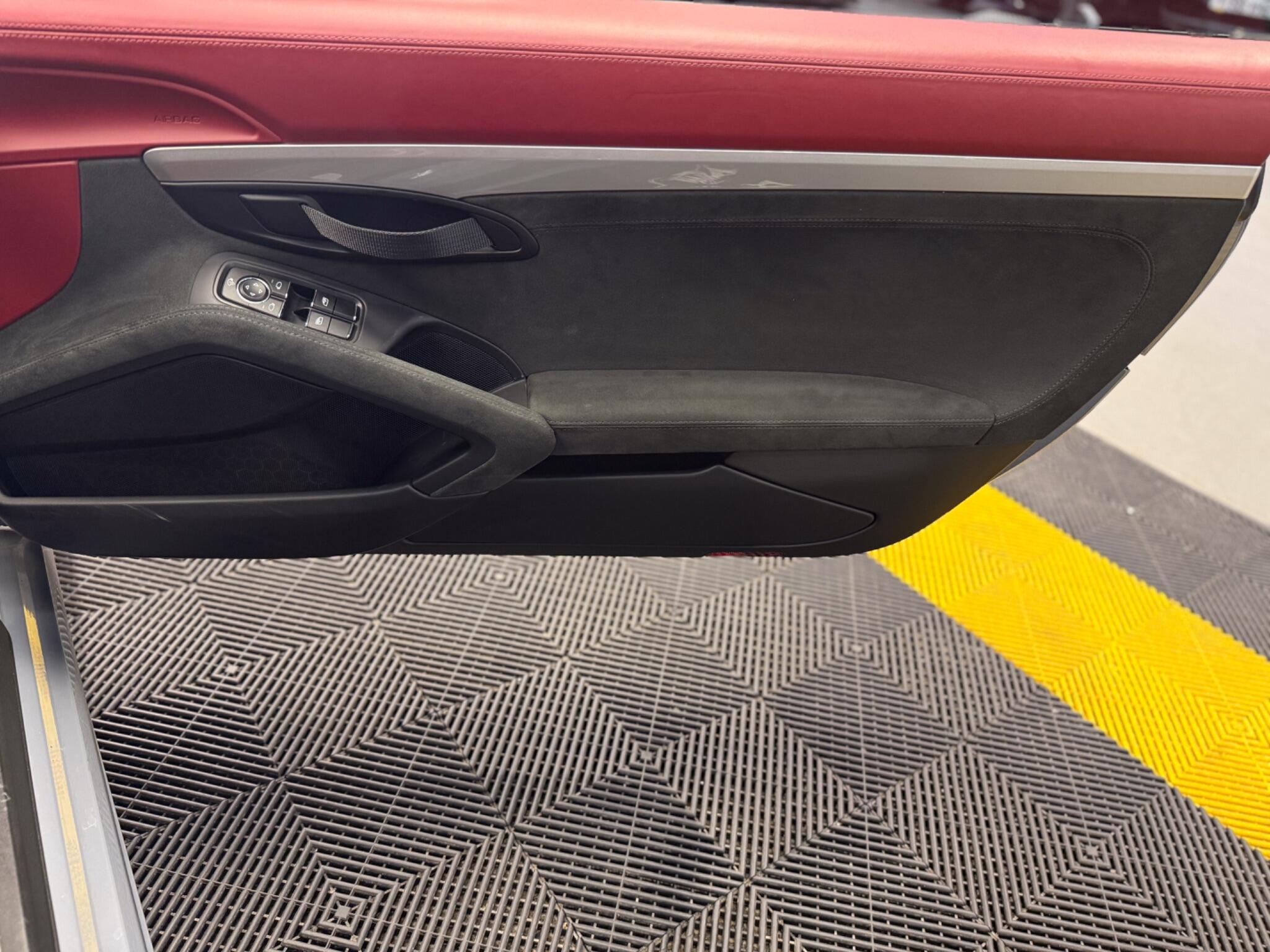 Porsche 718 Spyder view 46
