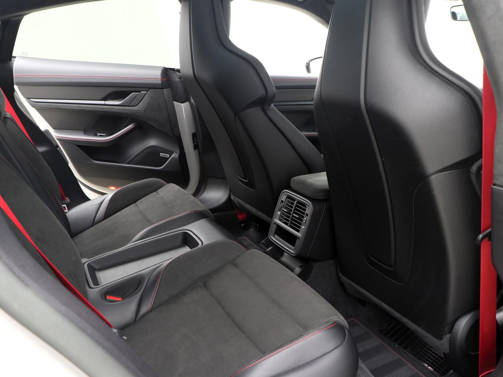 Porsche Taycan view 27