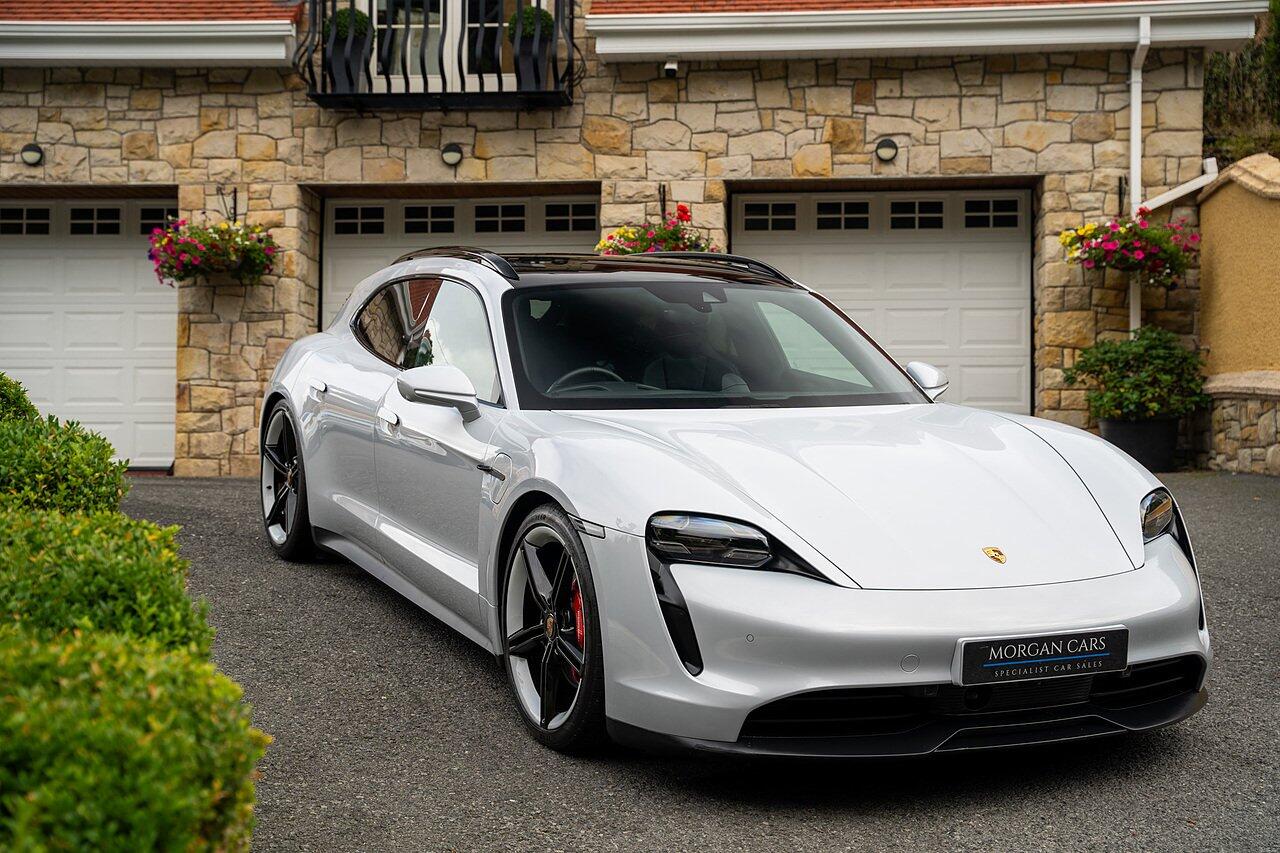 Porsche Taycan view 72