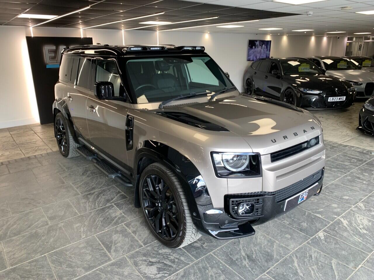 Land Rover Defender 110 view 16